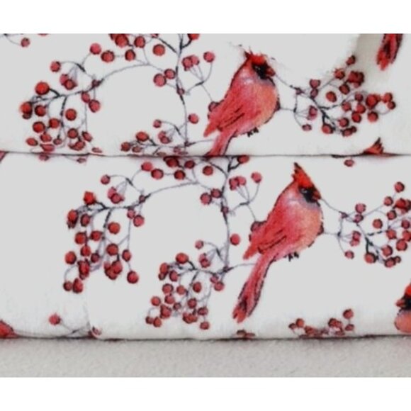 Cardinal Red Bird Sherpa Throw Blanket Plush Soft Reversible - Picture 4 of 4
